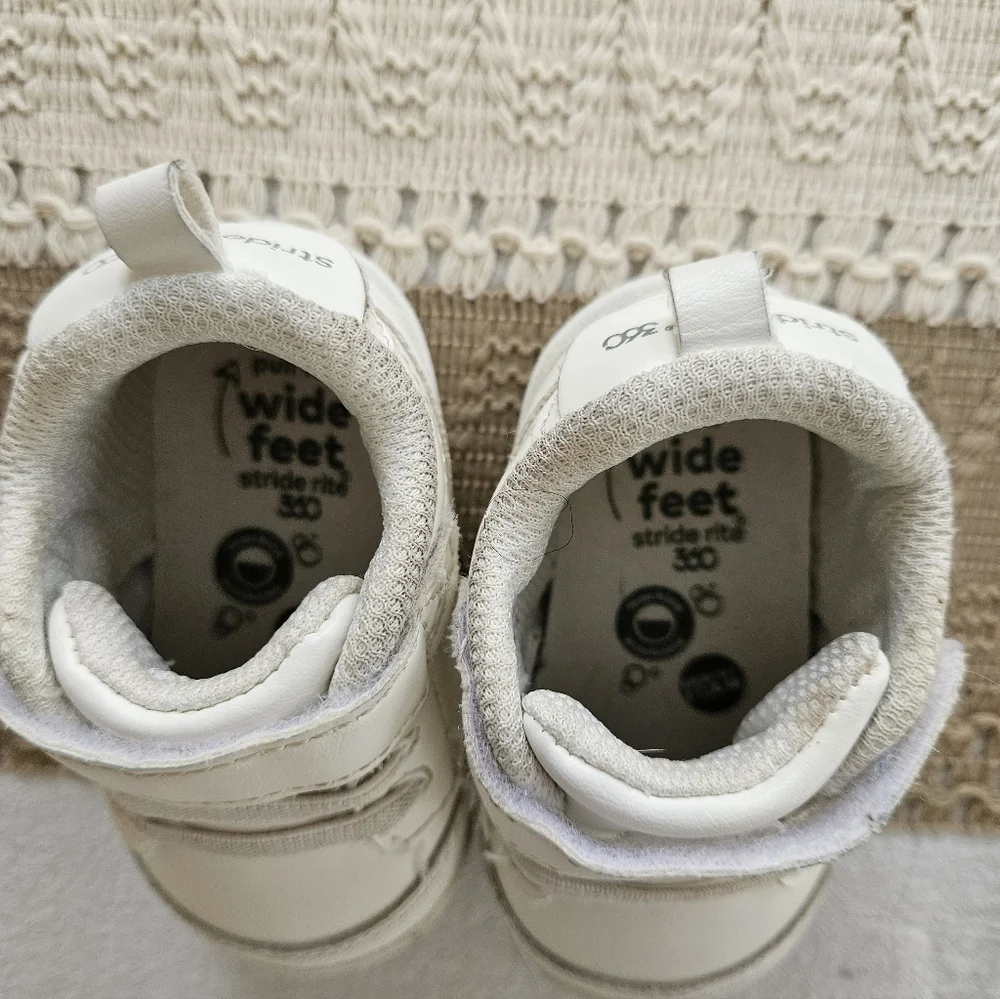 Stride Rite Boy's White First Sneaker Sz 3